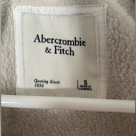 Abercrombie and Fitch jacket, GREAT condition, hardly worn Womens size S - Picture 2 of 2